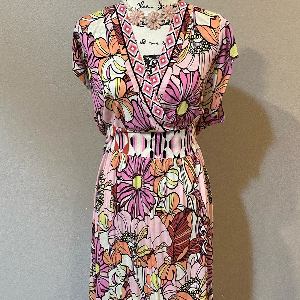 Beautiful floral, maxi dress, ties behind neck.